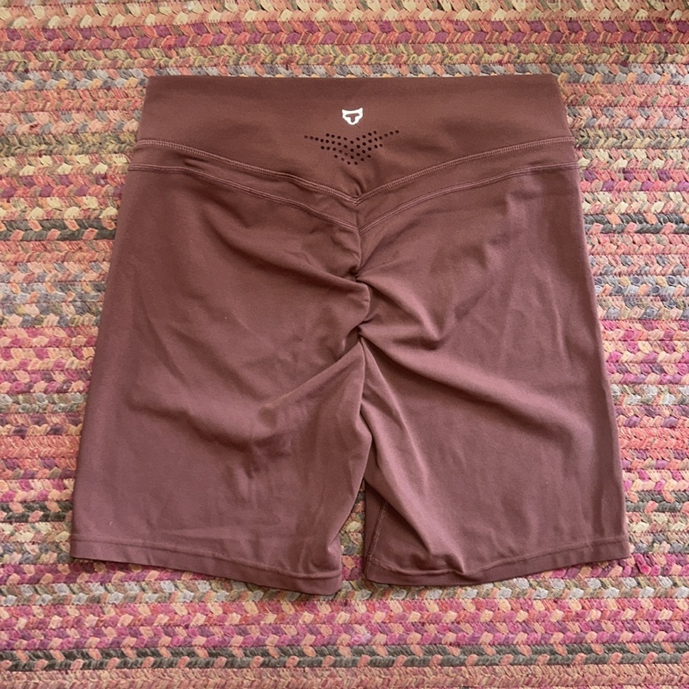 TOM TIGER BROWN RUCHED BOOTY SPANDEX WORKOUT BIKE SHORTS